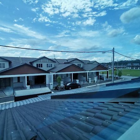 Lynn Homestay Seri Iskandar Exterior photo